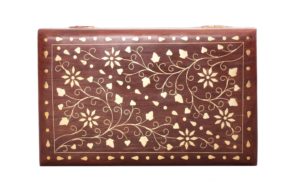 06-Caja para tarot con decorado floral de latón