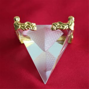03-Pirámide Cristal Soporte 5cm