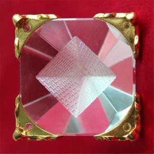 04-Pirámide Cristal Soporte 8cm