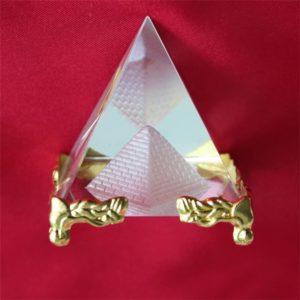 04-Pirámide Cristal Soporte 6cm