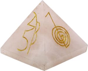 02-Pirámide Cristal de cuarzo Rosa (NEGRO)