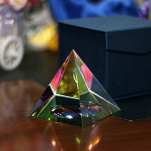 06-Pirámide Cristal iridiscente 10cm