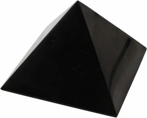 02-Pirámide Shungita pulida 10cm